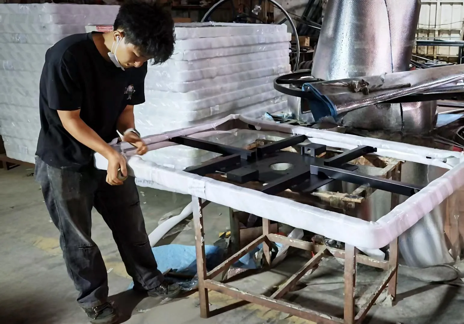 Factory 05 Frame Assembly(1) — FurnitureDirect factory in Foshan